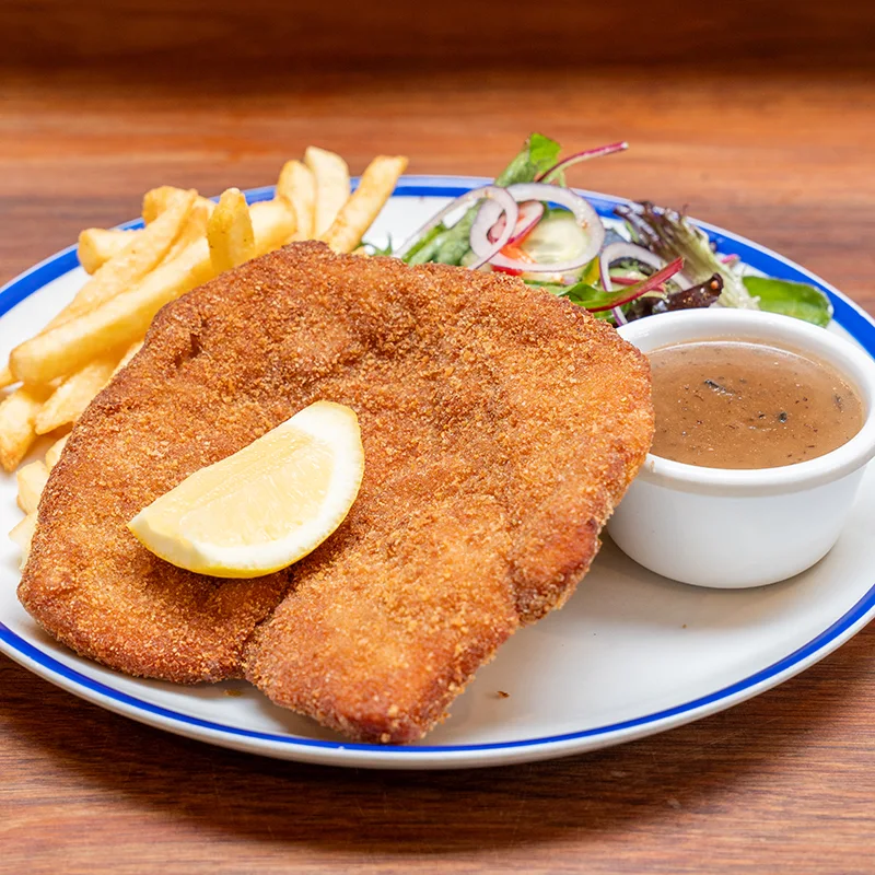 Chicken Schnitzel w Chips & Salad