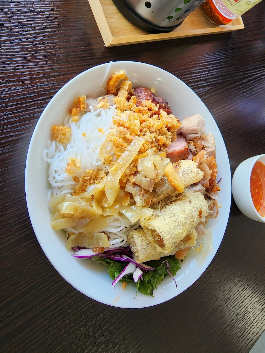 BBQ Pork & Spring Rolls Noodle Solod