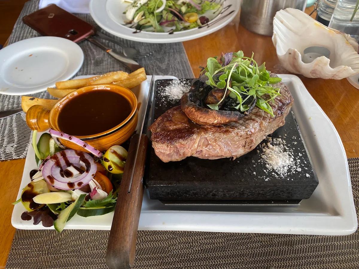 Highlights, Glossy Black Restaurant