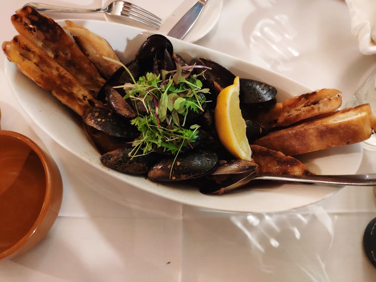 Highlights, Glossy Black Restaurant