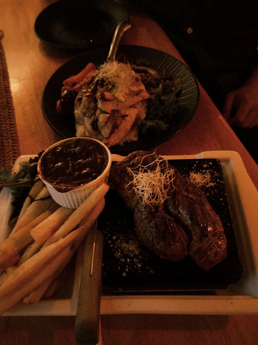 Highlights, Glossy Black Restaurant