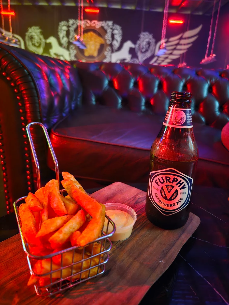 Peri Chips, Majestic Lounge