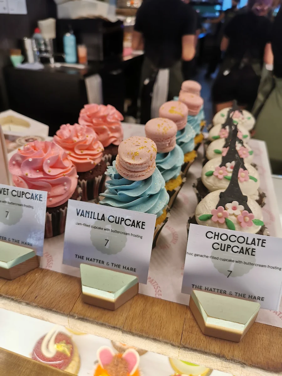 Cupcakes, The Hatter and the Hare