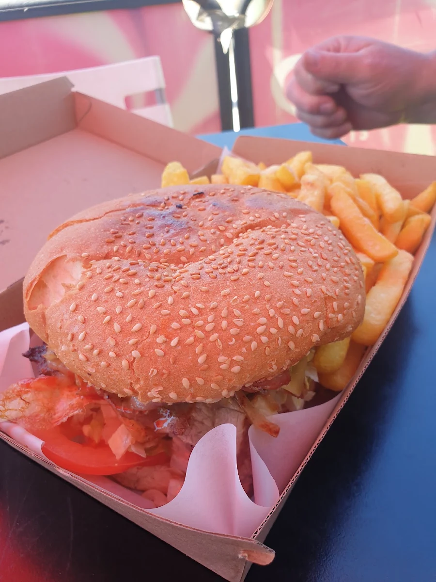 Mega Burger