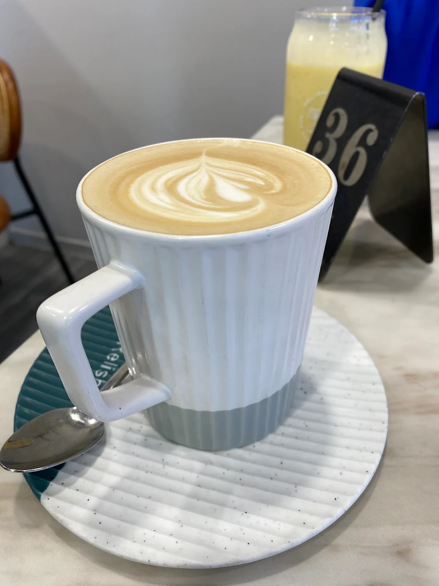 Flat White, Relish Corner