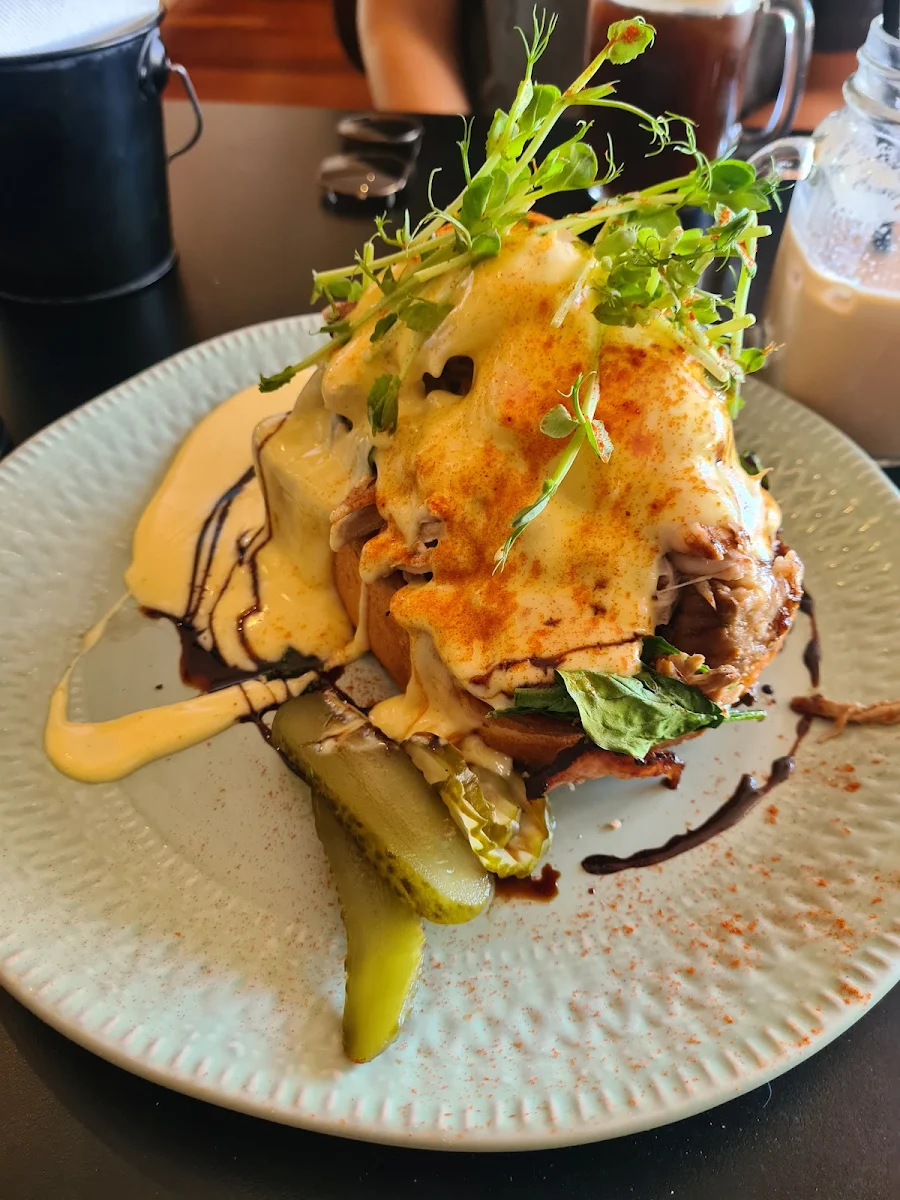 Pulled Pork Eggs Benedict, Gusto Food