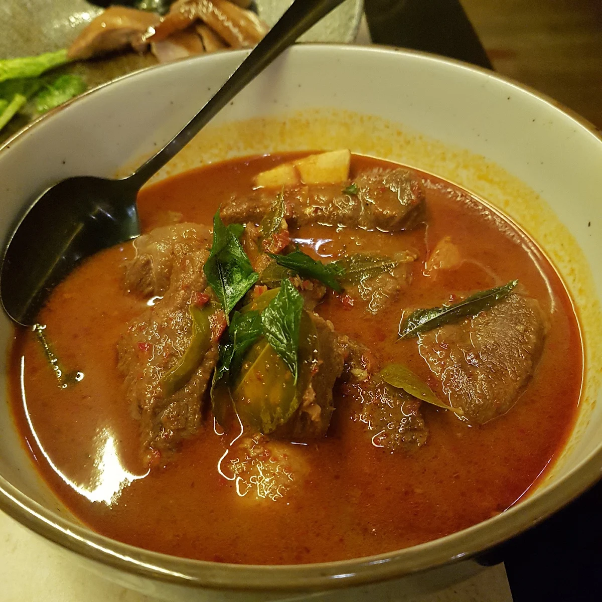 Beef Curry, Lanterne Rooms