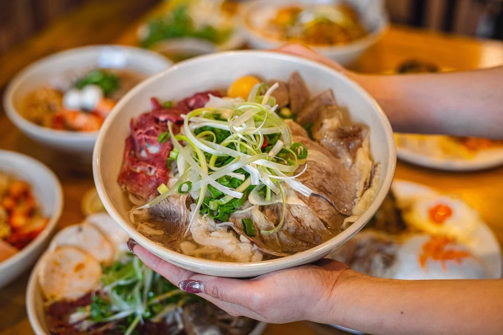Highlights, Pho Nho Clayton