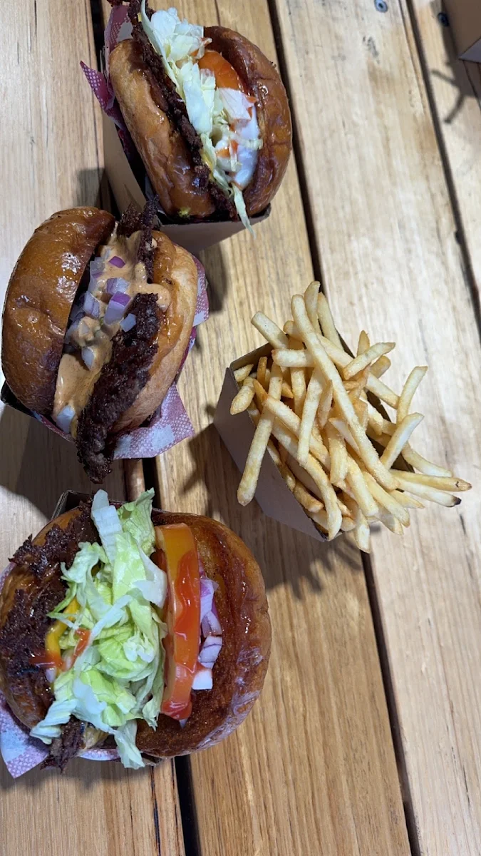 Highlights, Juicey Brucey Burgers