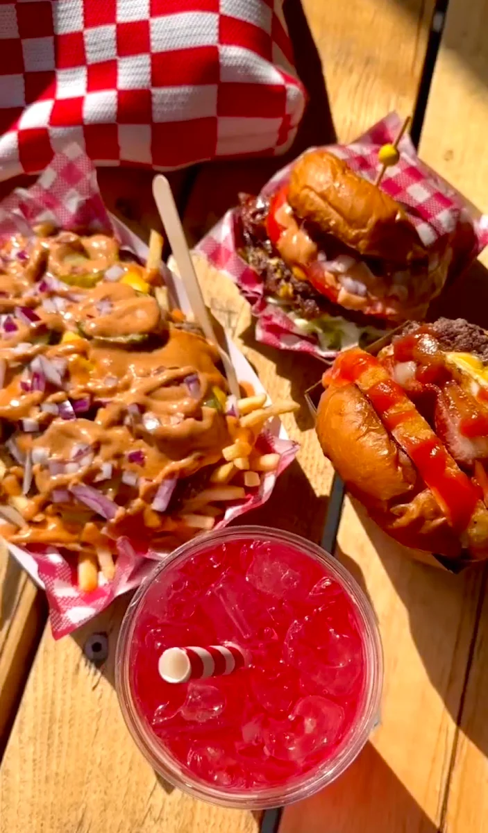 Highlights, Juicey Brucey Burgers