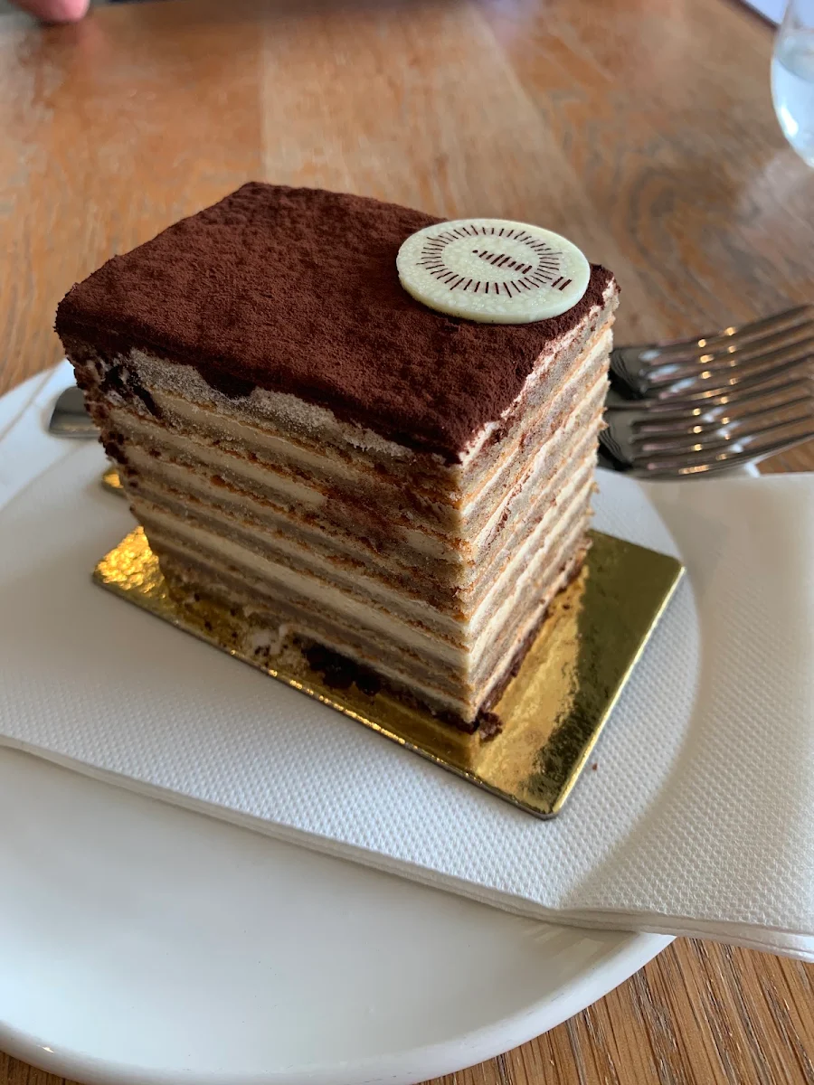 Opera Cake, Mantellina