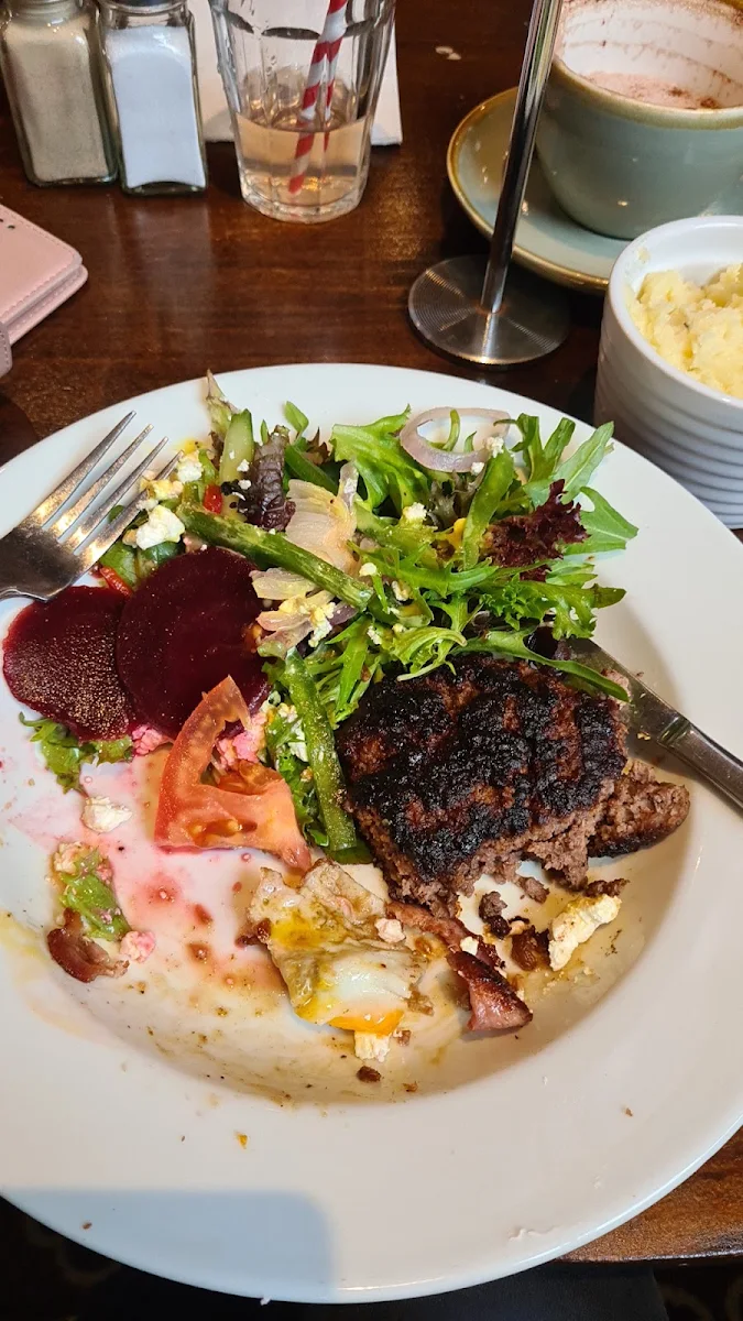 Bunless Burger, Yack Hotel