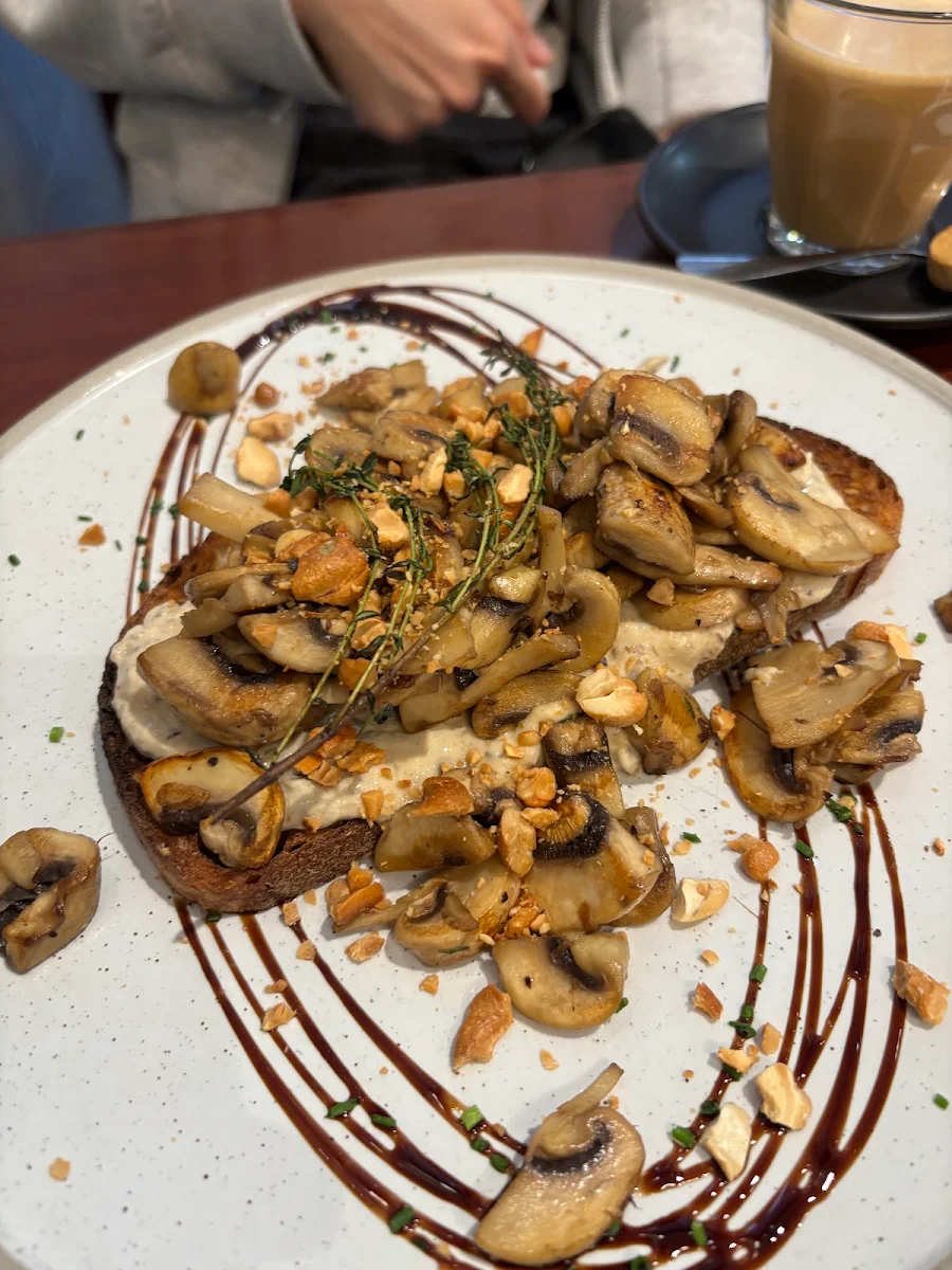 Highlights, La Famiglia Cafe