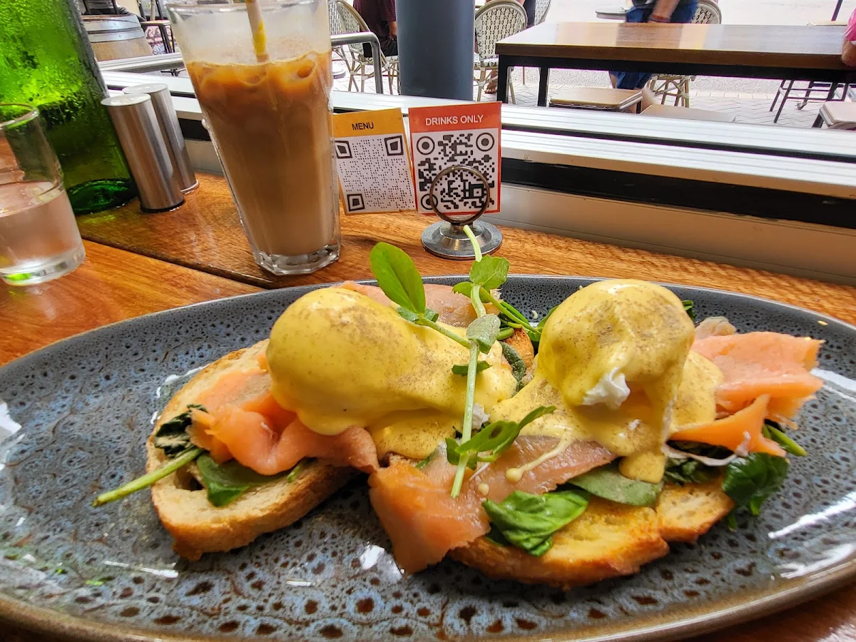 Eggs Benedict with Smoked Salmon