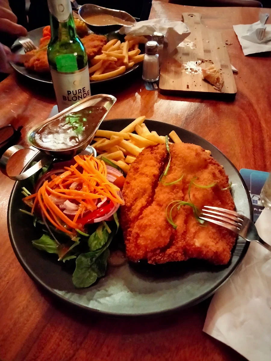 Chicken Schnitzel w Small Salad or Chips