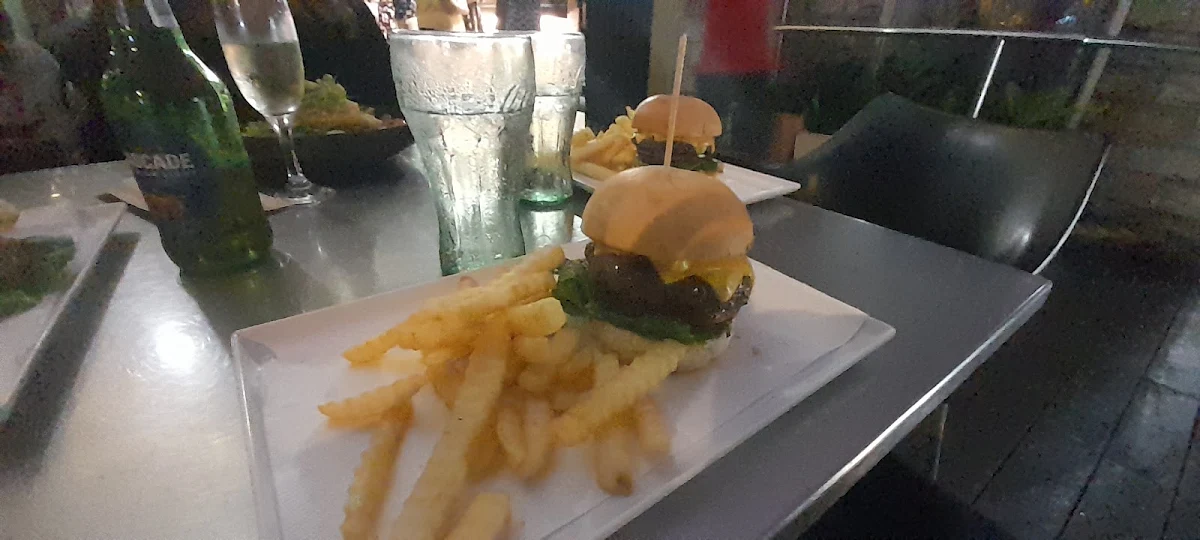 Cheeseburger, The Tap