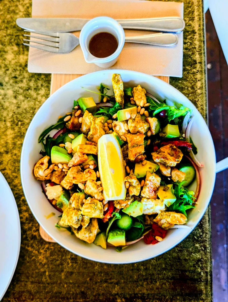 Highlights, 8 knots Cafe