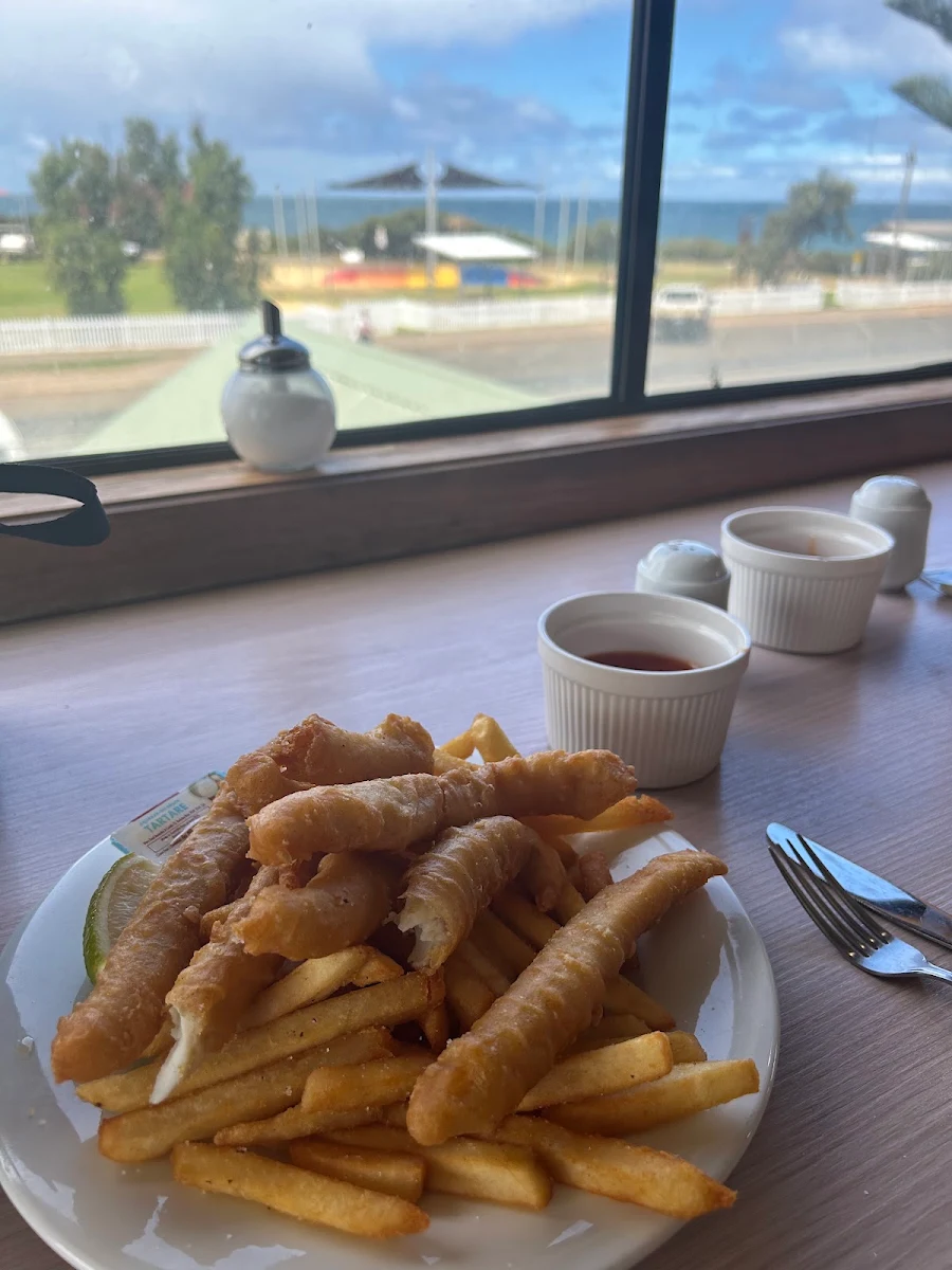Highlights, Simon's Market Café