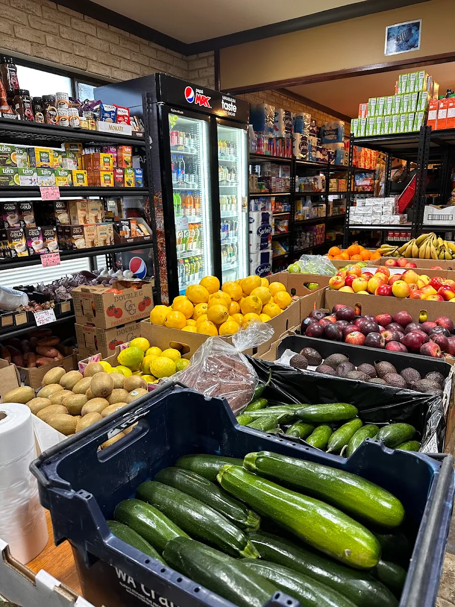 Highlights, Simon's Market Café