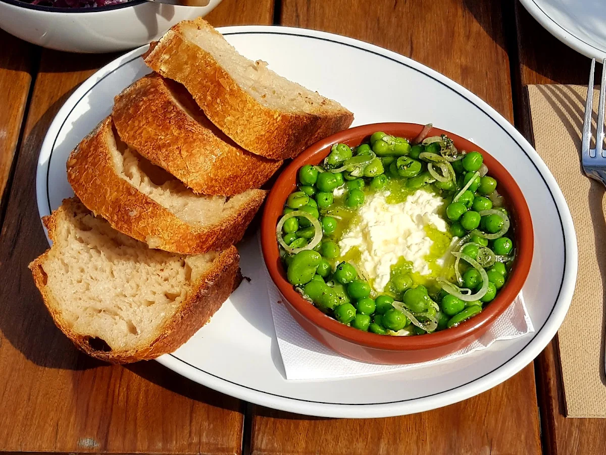 Stracciatella Peas and Broadbeans with Sourdough