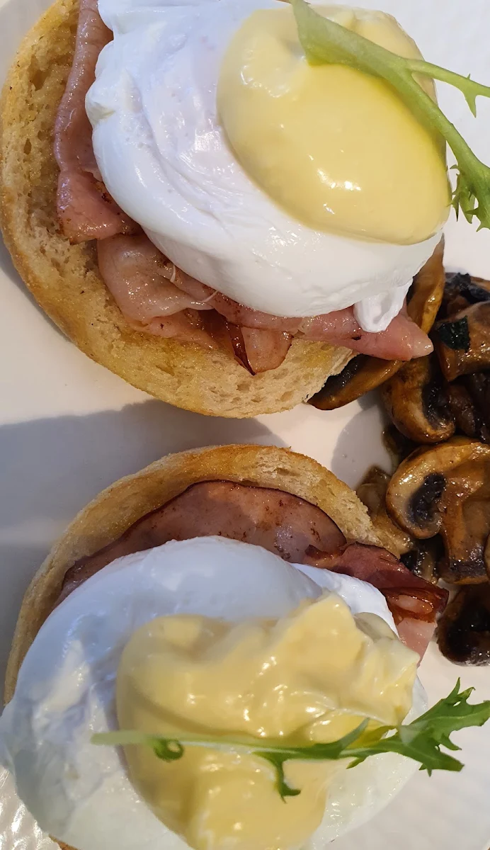 Egg Benedict with Mushrooms