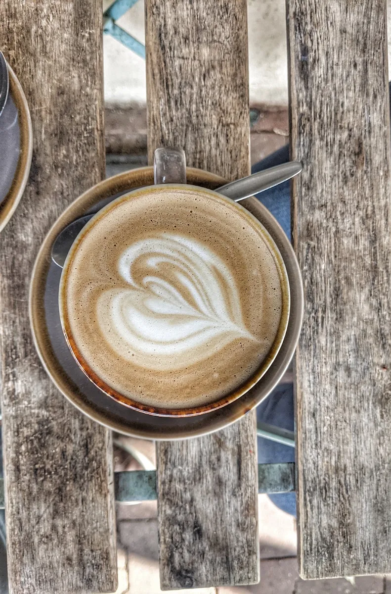 Flat White, Daisy Coffee Shop