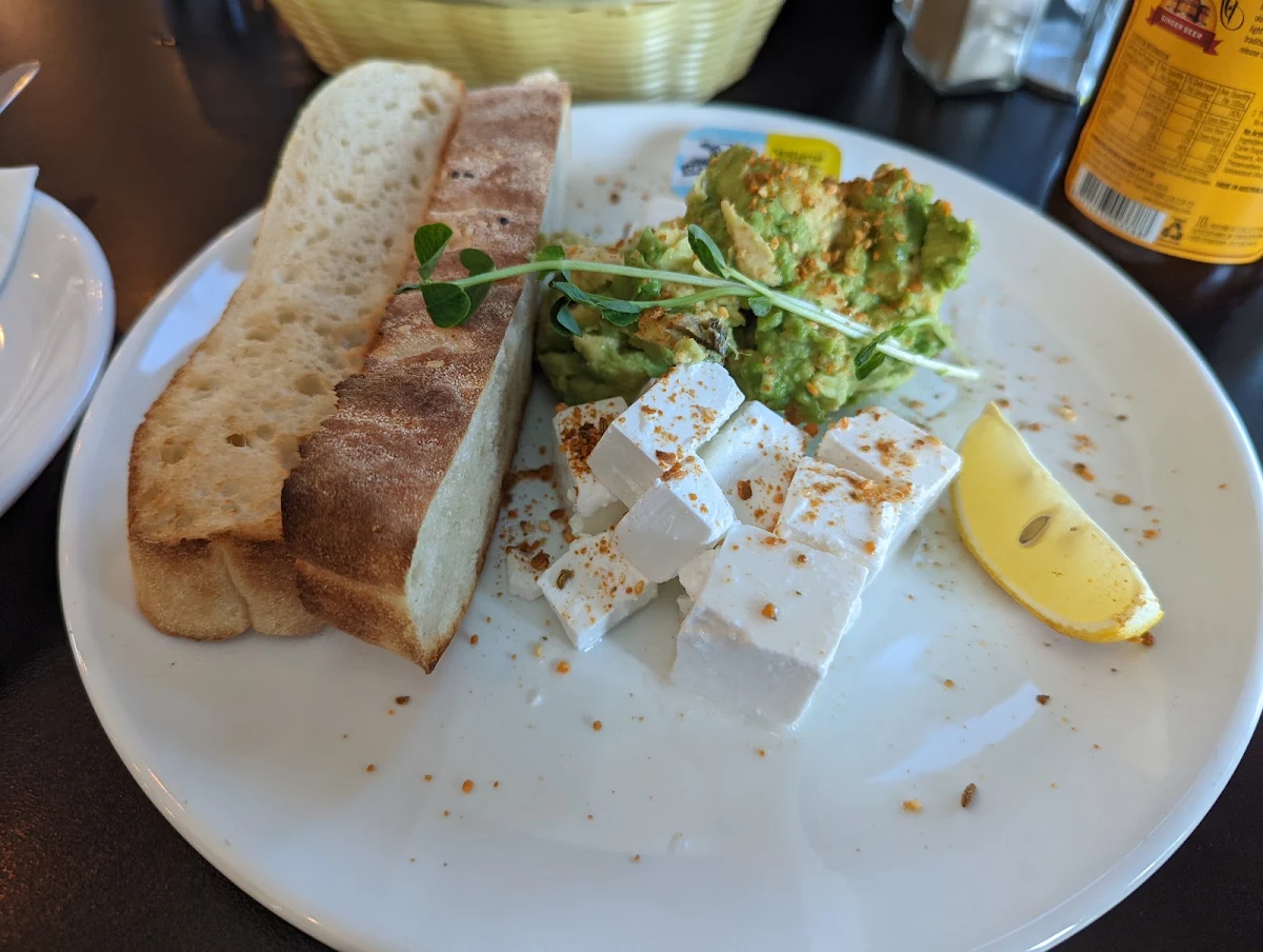 Smashed Avocado, Dolci Cafe