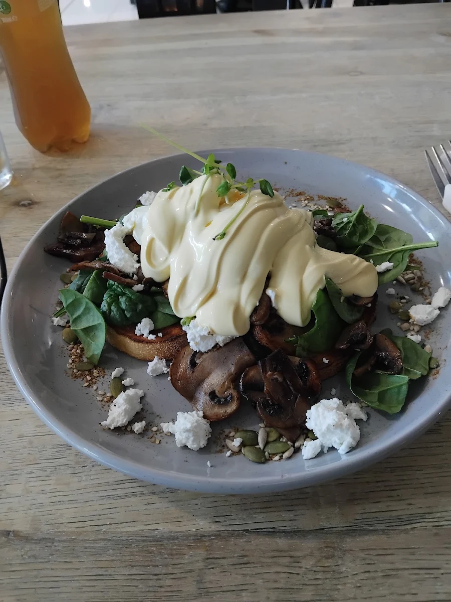 Eggs Benefit with Feta Cheese and Mushrooms