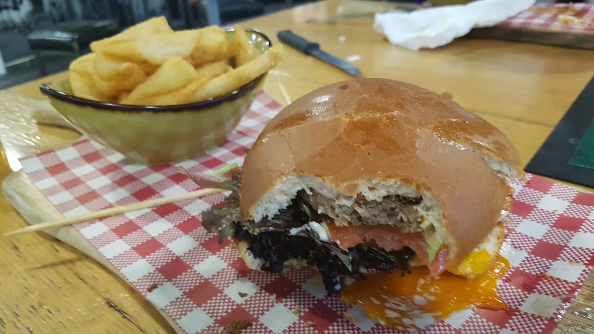 Hamburger and Chips, The Creek Tavern