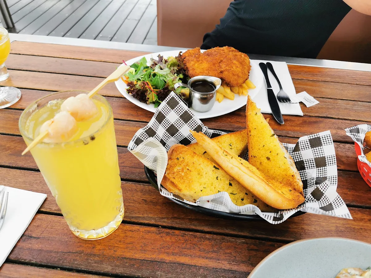 Garlic Bread, Huskisson Hotel