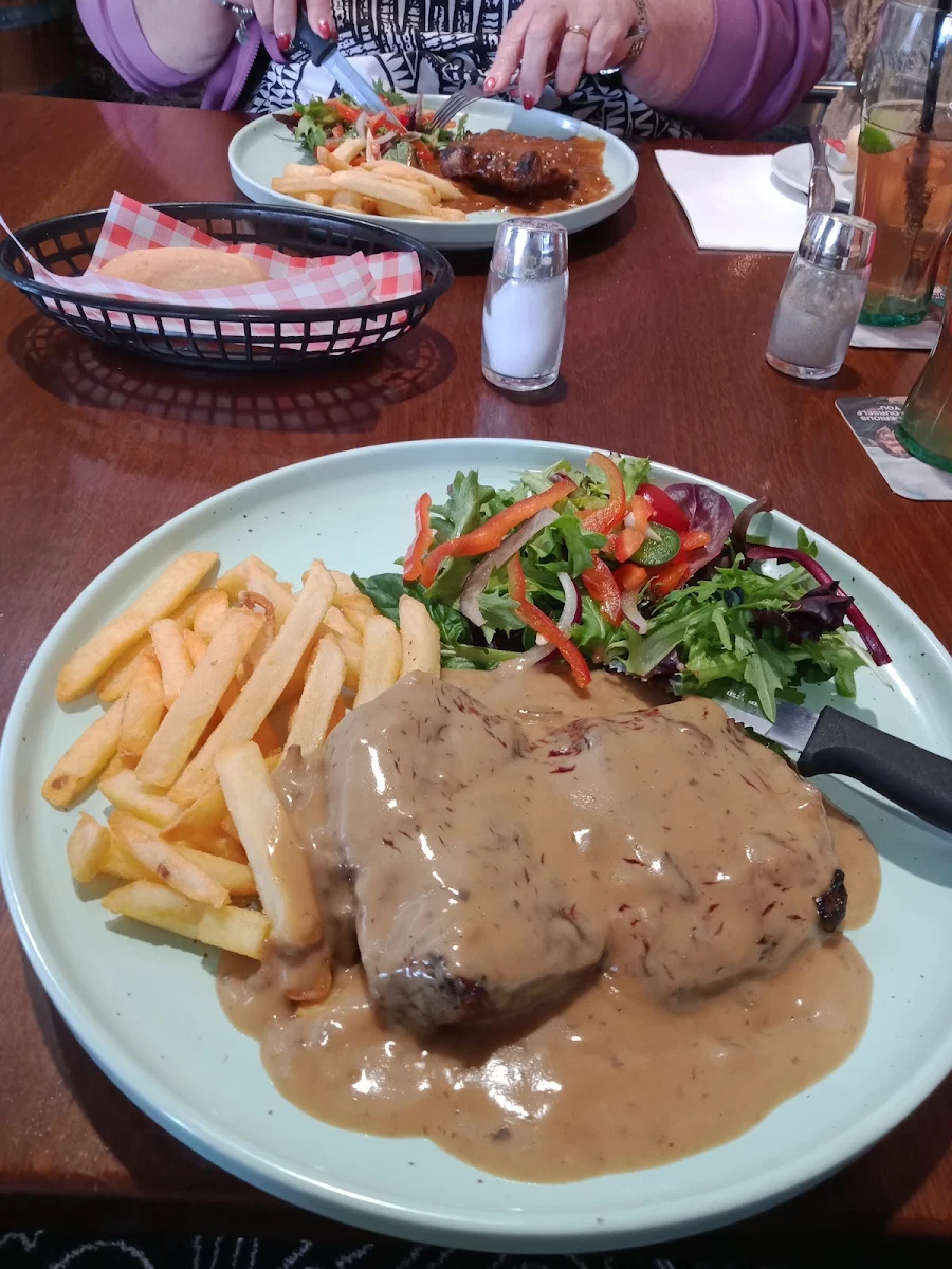 Rump Steak Chips and Salad w Mushroom Sauce