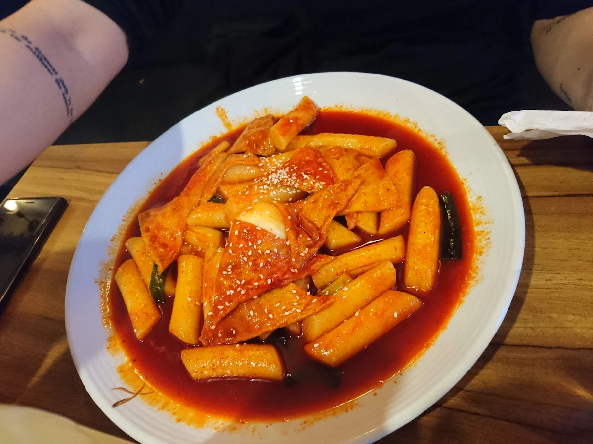 Cheese Toppoki, Momo Chicken