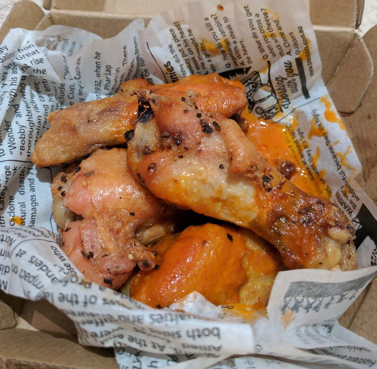 Buffalo Wings, 8 Napkins Burger