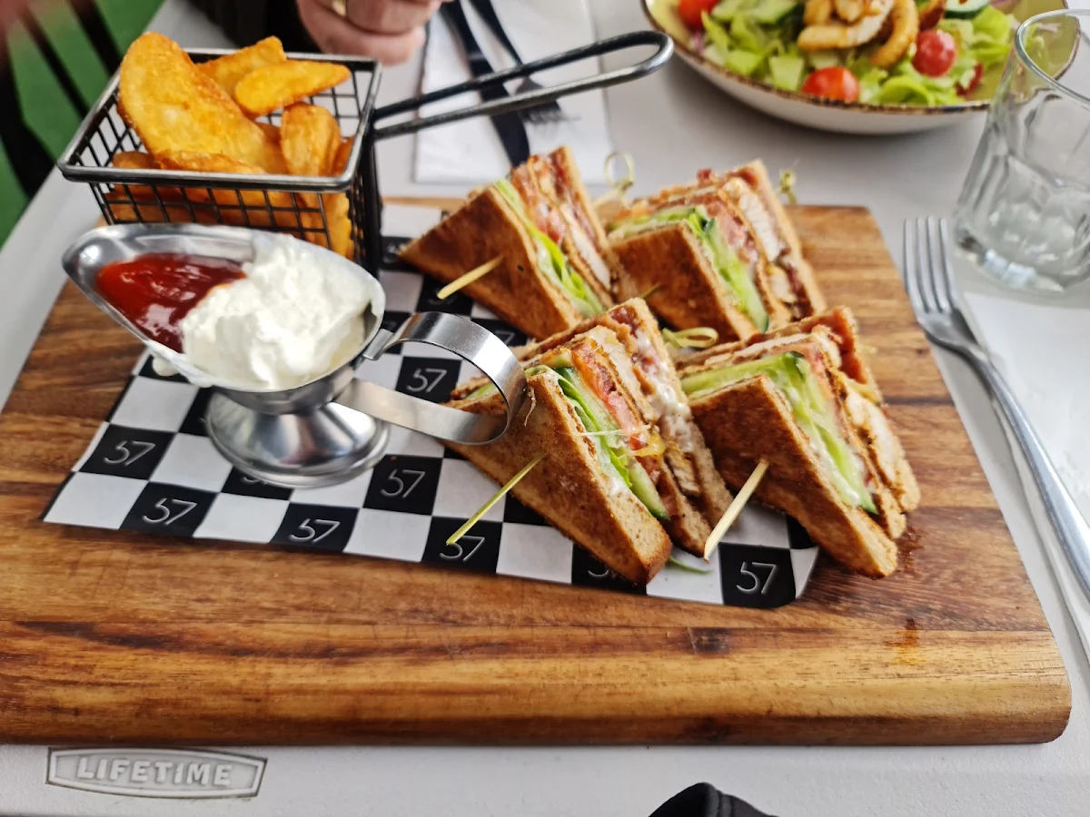 Club Sandwich with Wedges