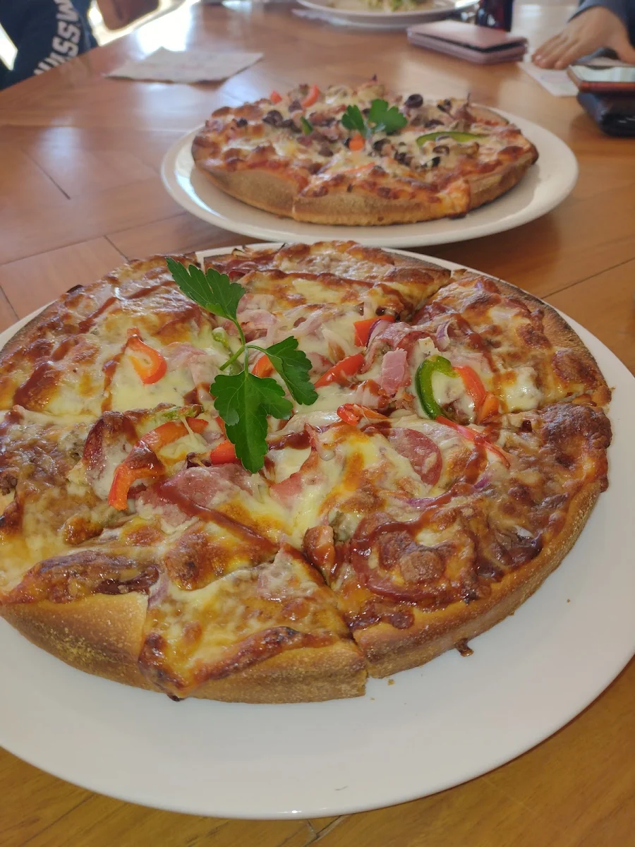 Supreme Pizza Hawaiian Pizza