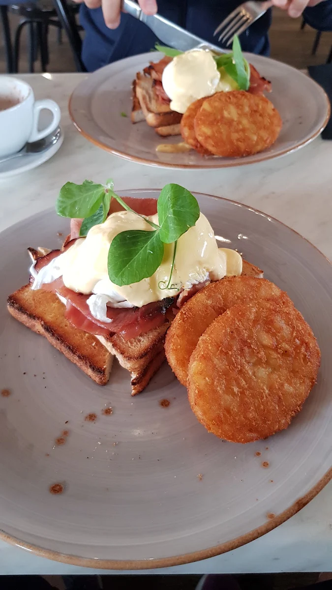 Eggs Benedict