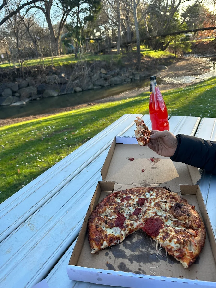 Highlights, Burnsies Pizza