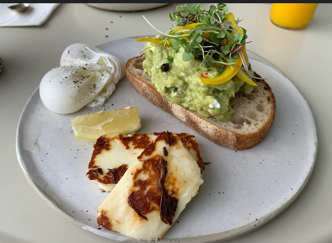 Avo Toast with Halloumi