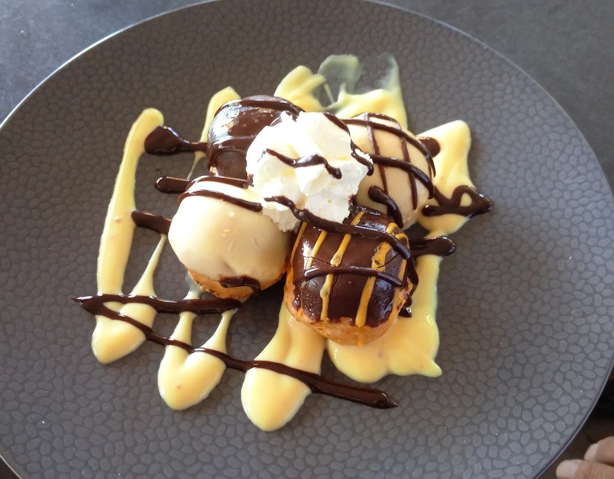 Profiterole Stack, Barron River Hotel