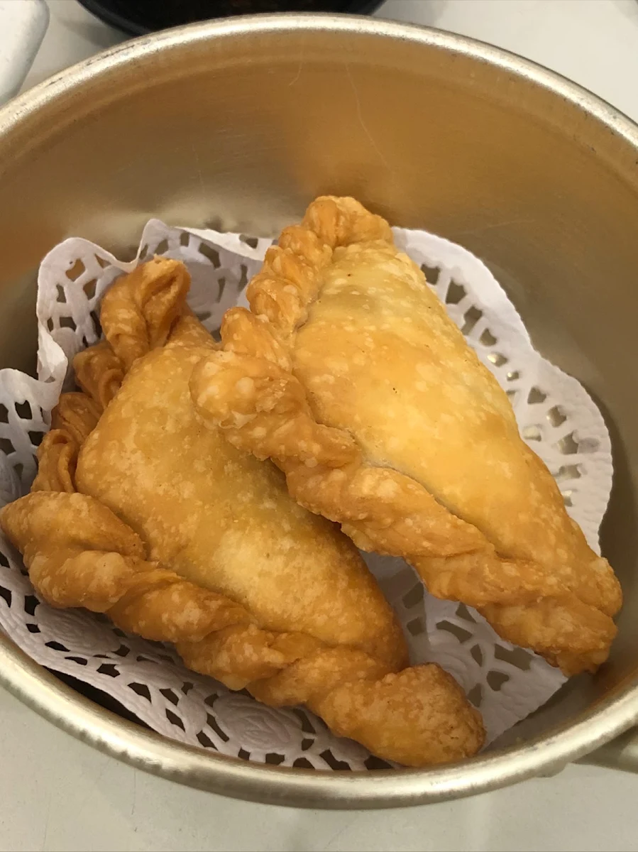 Curry Puff 2pcs V, Mon Thai Eatery