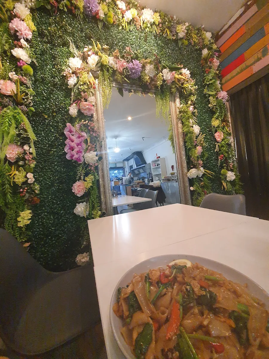 Pad Thai Chicken, Mon Thai Eatery