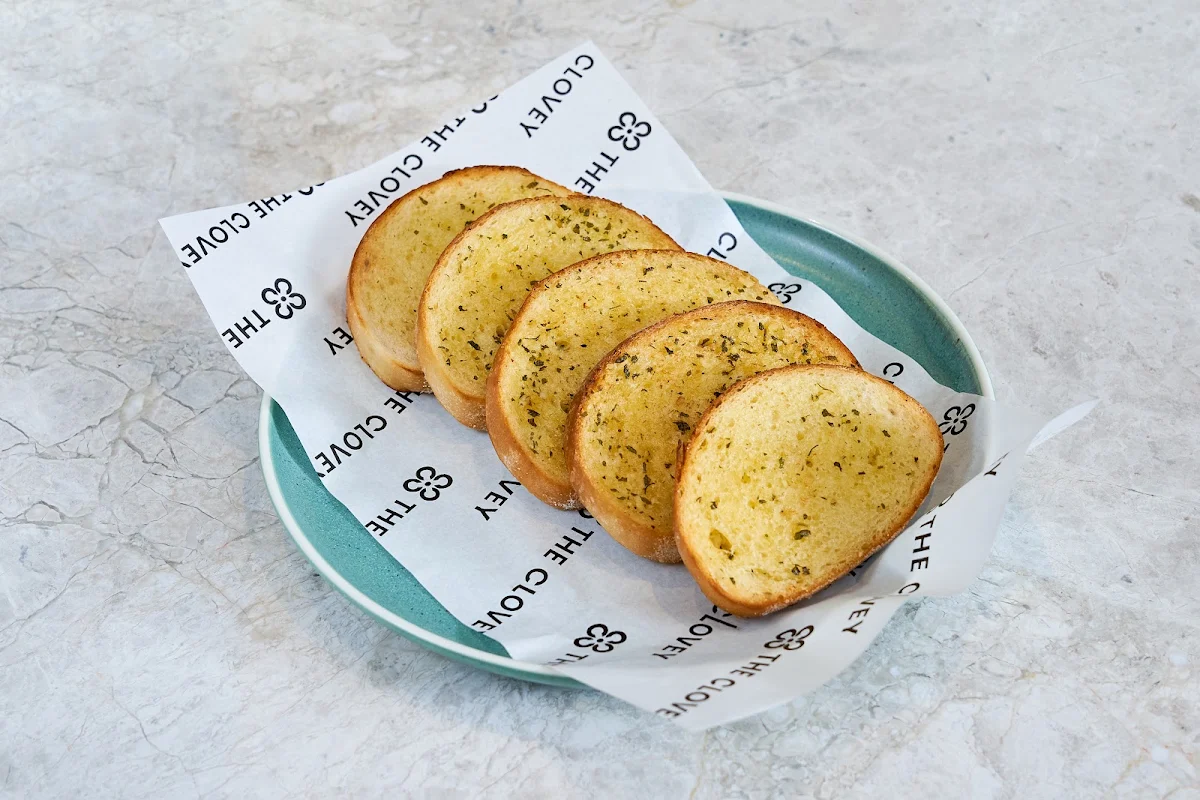 Garlic Bread, Clovercrest Hotel