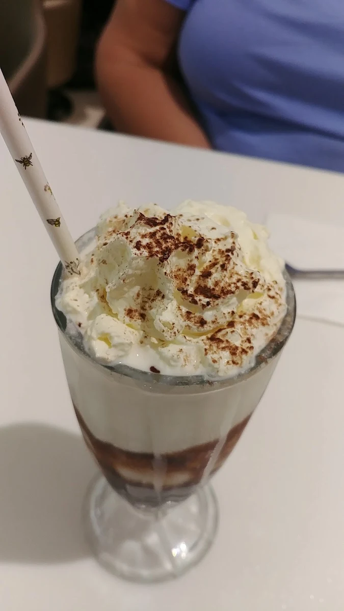 Chocolate Milkshake, Coffee Crowd