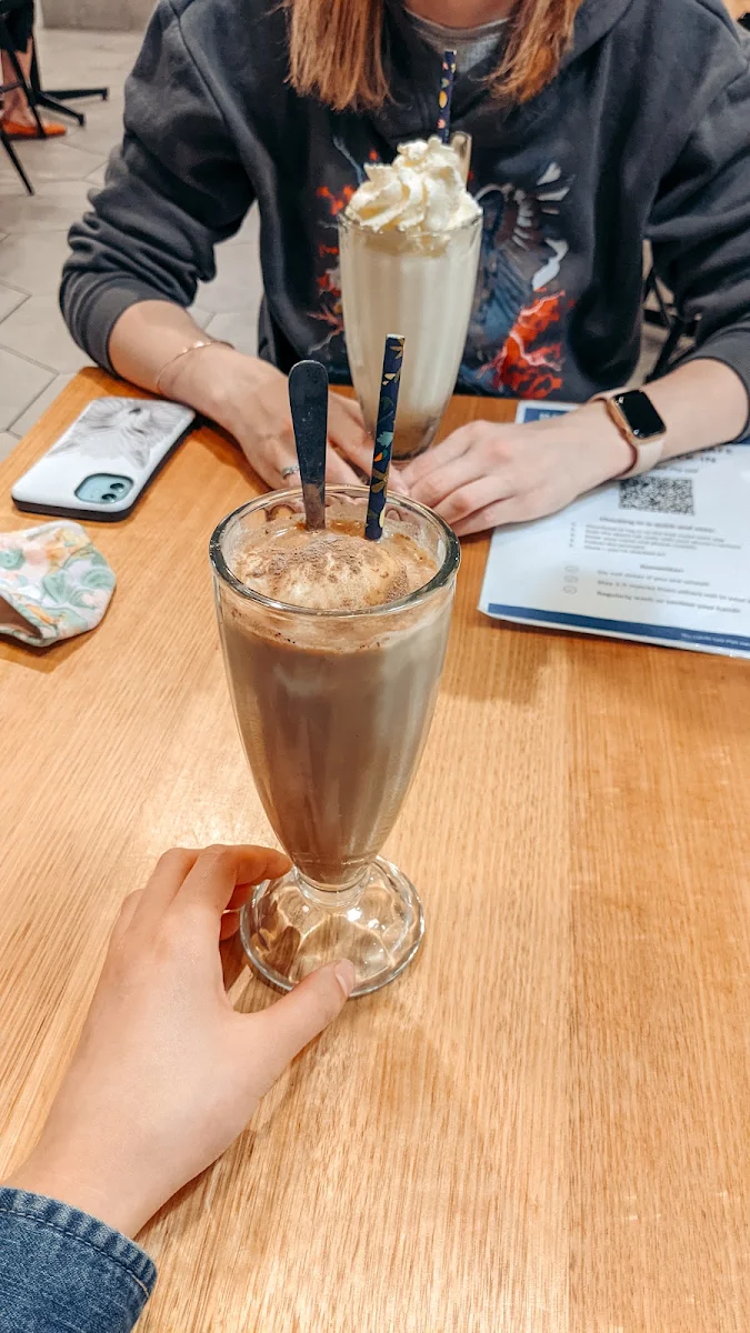 Iced Coffee, Coffee Crowd
