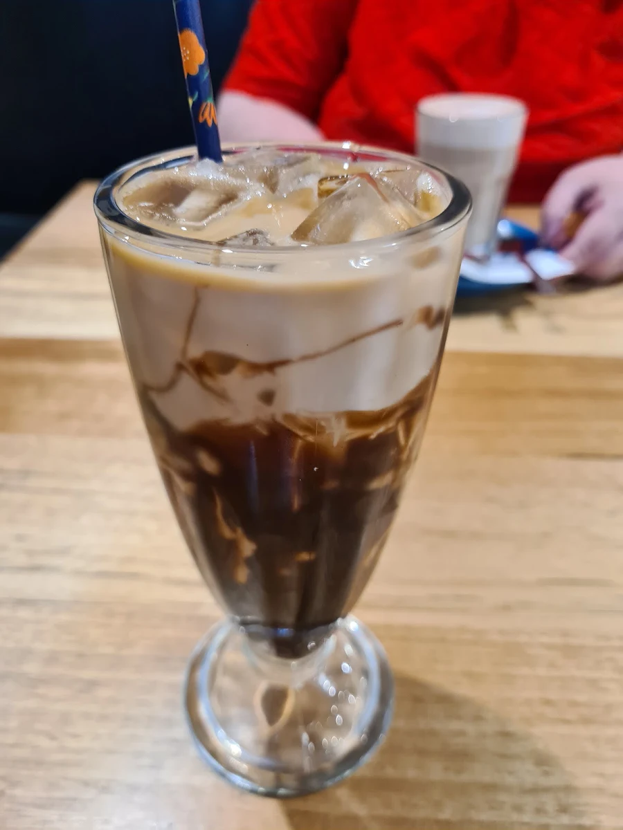 Iced Mocha, Coffee Crowd