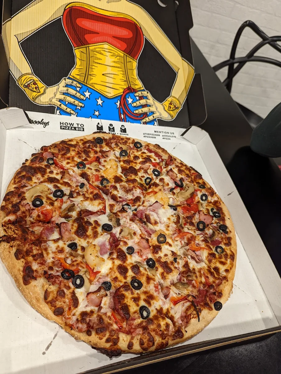 Glutton, Drooleys Pizza