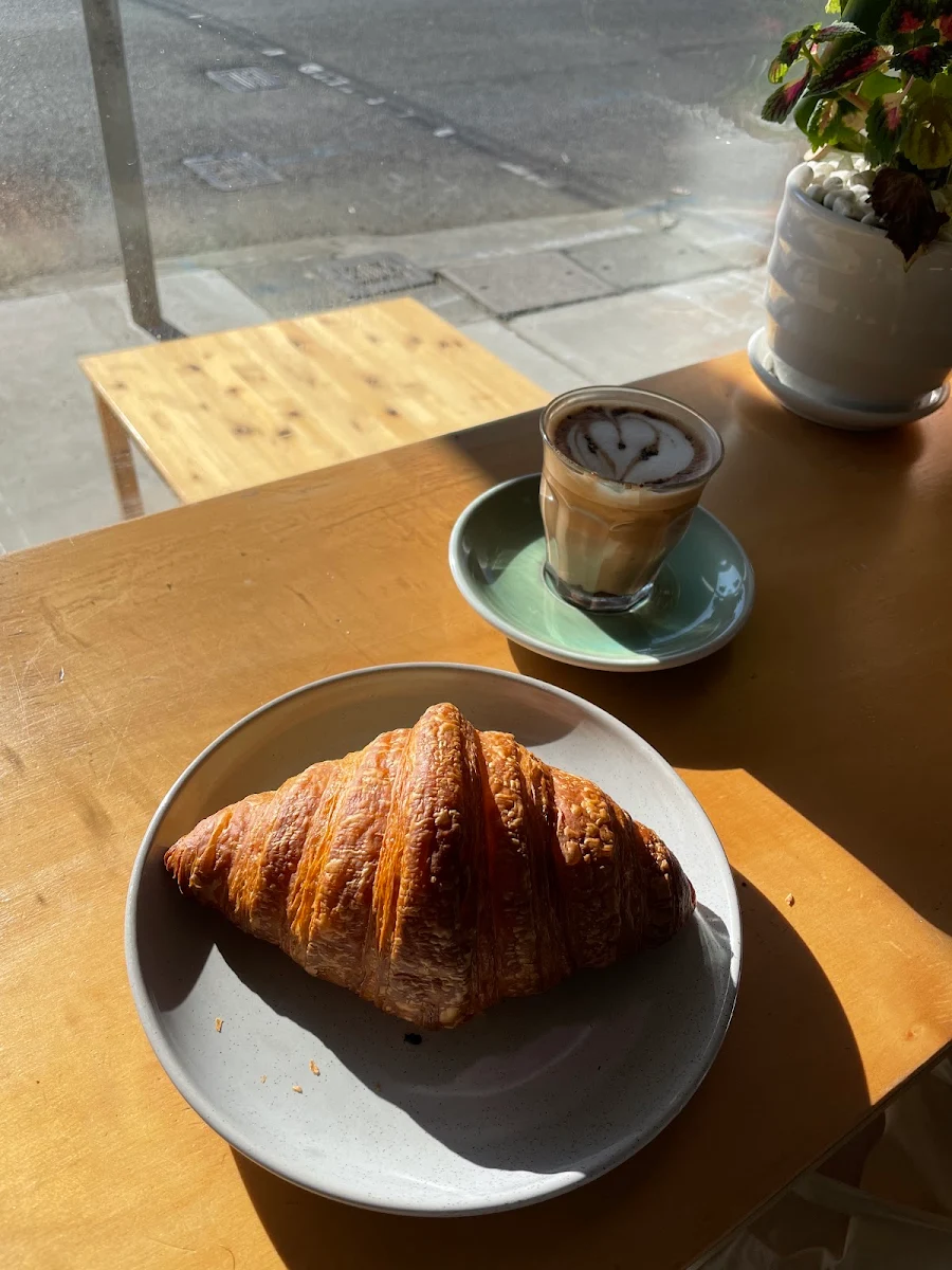 Plain Croissant, Miss Sina