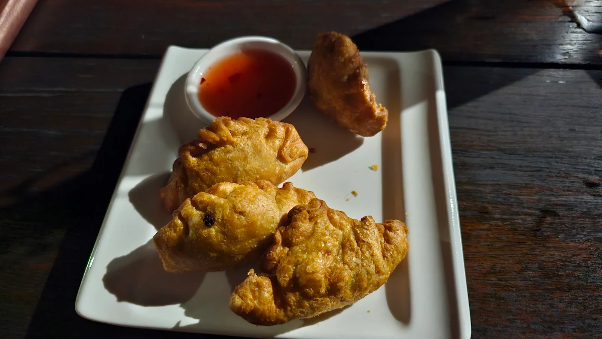 Curry Puff, Thai on the rocks