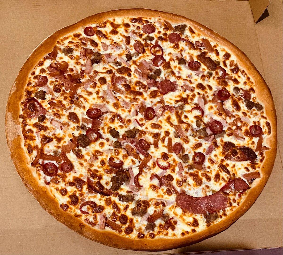 Highlights, Mona's Pizza