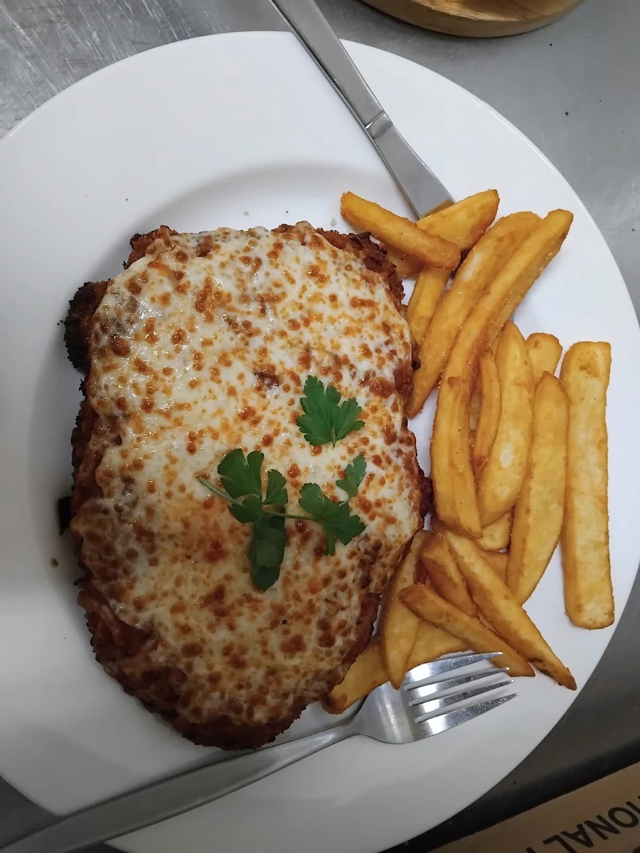 Aussie Parmigiana, Da Reev's